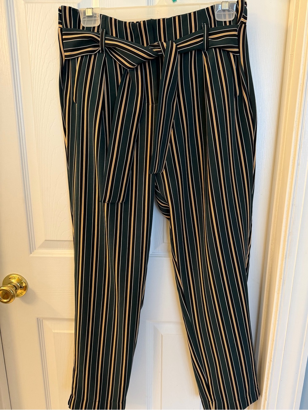 Body By Us striped dress pants w/high-waisted tie design & vertical stripes Sz L